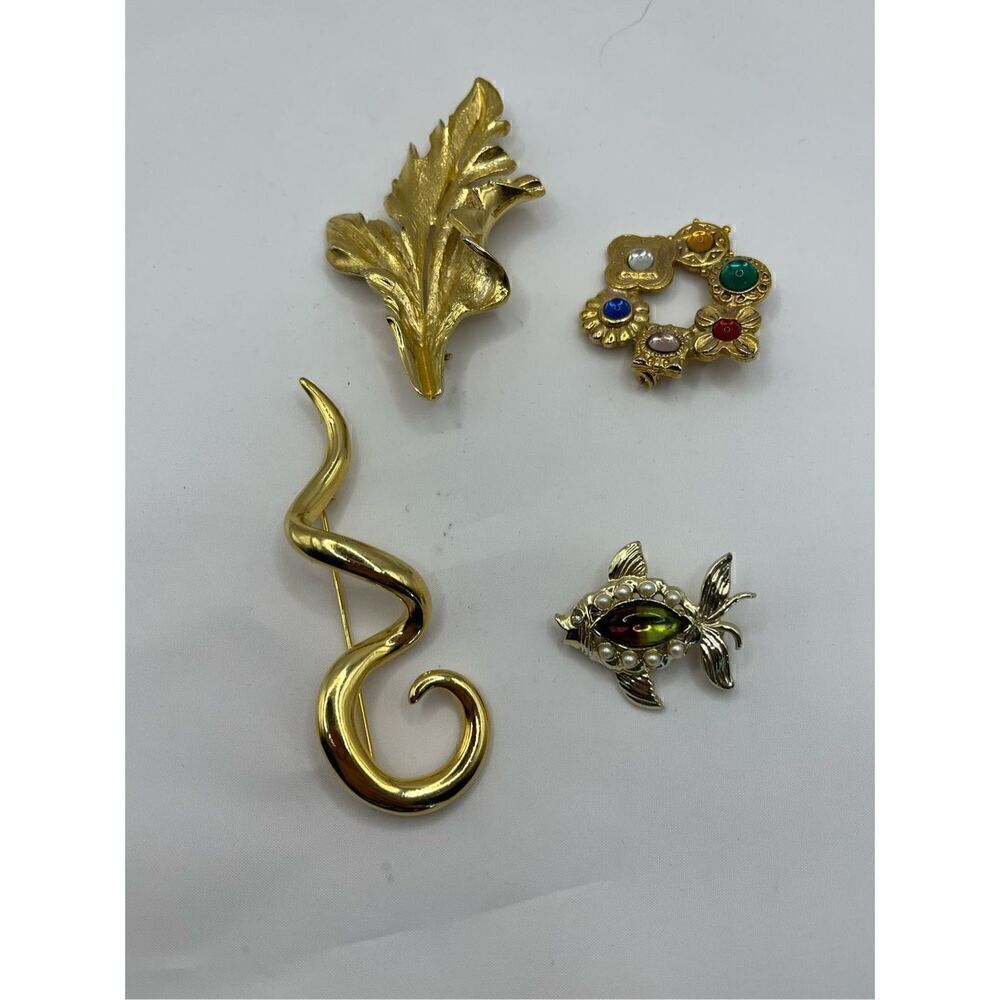 Lot of Four Vintage Goldtone Brooches